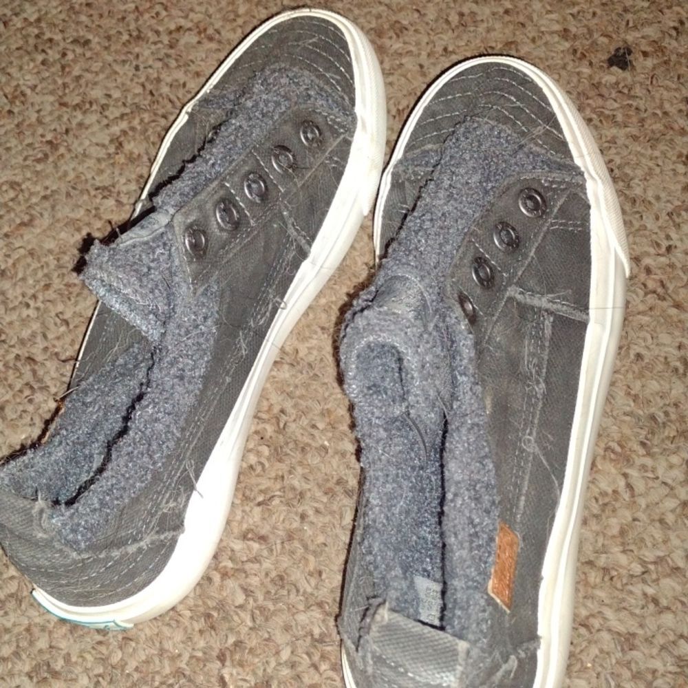 Women's size 8.5 blowfish sneakers-x100